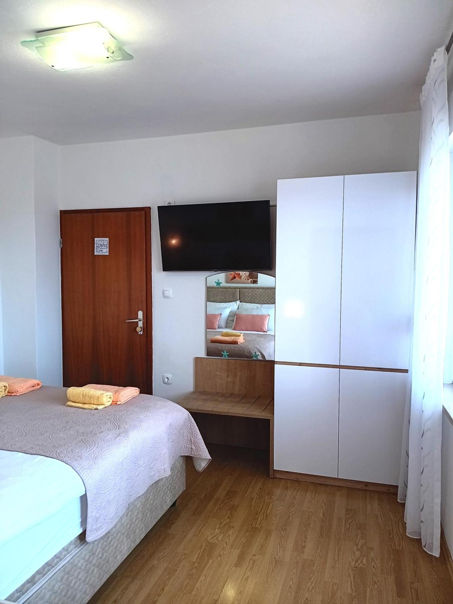 Apartmani Braut Kornić エクステリア 写真
